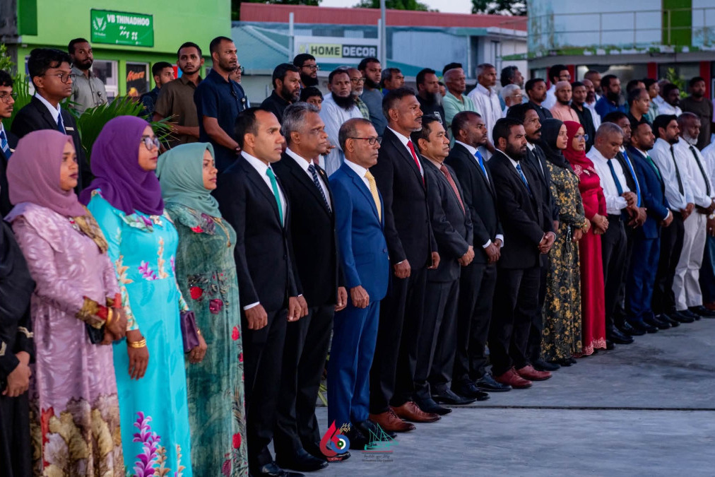 ތިނަދޫ އަލުން އާބާދުވިތާ 60 އަހަރު ފުރުމުގެ މުނާސަބަތަށް ކުރީގެ ދެ ރައީސުން އެ ރަށުގައި