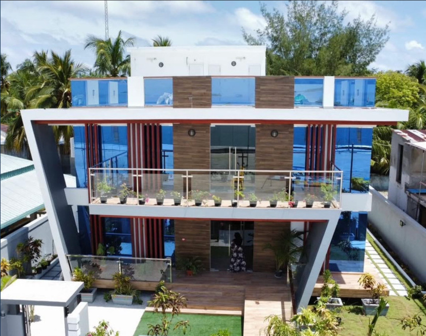 ކޮލަމާފުށީ ފެނަކަ ބްރާންޗްއިން 10 މުވައްޒަފަކު ކުއްލި ގޮތަކަށް ވަކިކޮށްފި