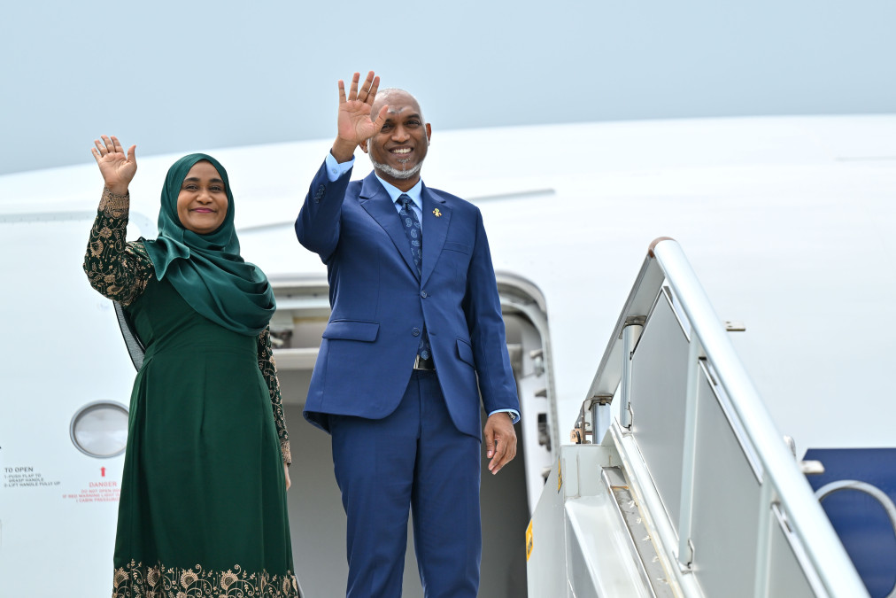 ރައީސުލްޖުމްހޫރިއްޔާގެ ދެކަނބަލުން ސިންގަޕޫރަށް ކުރެއްވި ނުރަސްމީ ދަތުރުފުޅު ނިންމަވާލެއްވުމަށްފަހު މާލެ ވަޑައިގެންފި