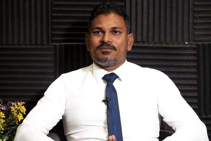 ތިނަދޫއަށް ސިޓީގެ ދަރަޖަ ހޯދަން ސައްހަ ނޫން މައުލޫމާތު ހުށަހެޅި މައްސަލަ: މޭޔަރު ސަޢުދުގެ ޝަރީއަތް ފަށަނީ
