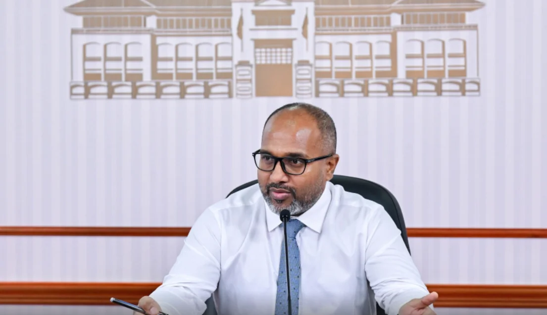 އަބުޗާ ޕެރޯލްގެ ދަށުން ދޫކޮށްލި މައްސަލައިގައި ޕެރޯލް ބޯޑުގެ އެންމެ މެންބަރުން ވަކިކޮށް، އޭނާ އަލުން ޖަލަށް ބަދަލުކޮށްފި