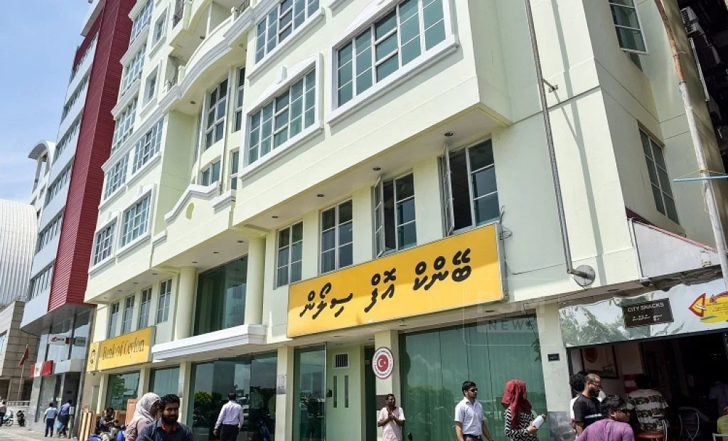 ބޭންކް އޮފް ސިލޯން ގެ ވައްކަމުގެ ފަހަތުގައި  ހުރި އެބޭންކްގެ ދިވެހި މެނޭޖަރުގެ މައްޗަށް ޖަލުހުކުމެއް.