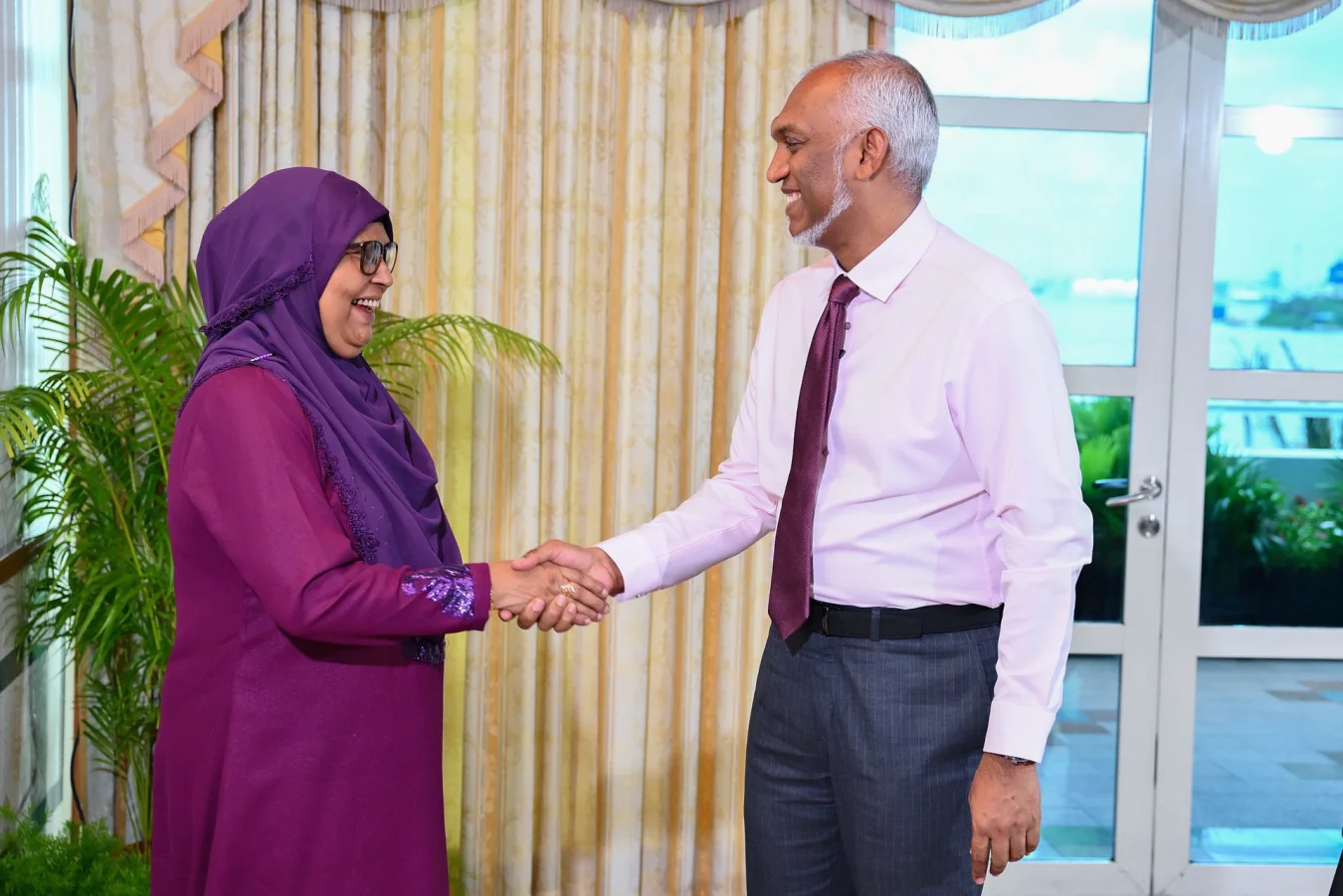 ރެޔާ ދުވާލު ރައީސް އުޅުއްވަނީ އޮންލައިން ވިޔަފާރިތަކަށް ހުރި ދަތިތައް ހައްލުކުރުމުގައި