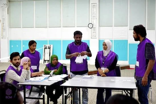 ހަތަރު ރަށެއްގެ ވޯޓަރުންގެ ލިސްޓަށް ޝަކުވާ ހުށަހެޅުމަށް އީސީން ހުޅުވާލައިފި؛ ލިސްޓުގައި 4,400 އަށްވުރެ ގިނަ ވޯޓަރުން