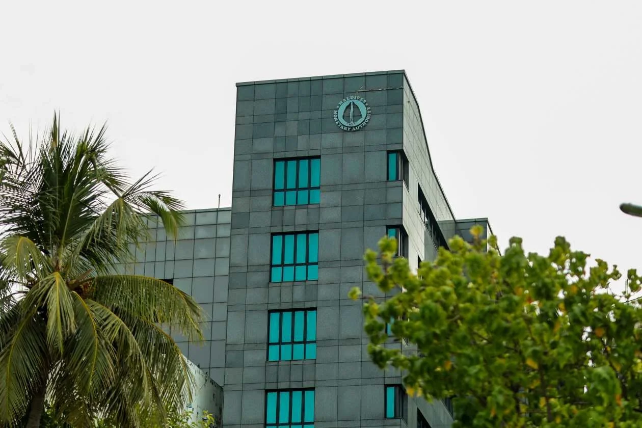 ބޭނުންކުރެވޭ ރިޒާވް ފުރަތަމަ ފަހަރަށް 200 މިލިއަން ޑޮލަރުން ދަށަށް