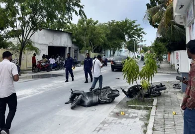 ކުޅުދުއްފުށީގައި ދެ ސައިކަލު ޖެހި ނުރައްކާތެރި އެކްސިޑެންޓެއް؛ ދެ މީހަކަށް ސީރިއަސް އަނިޔާތަކެއްވެ، ކުޑަކުއްޖަކަށްވެސް އަނިޔާވެއްޖެ!