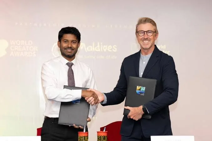 ކެމެރާތަކާއި ފޯނުތައް ރާއްޖެއަށް! "ވާރލްޑް ކްރިއޭޓަރ ސަމިޓް އަދި އެވޯޑްސް" ބާއްވާ ފުރަތަމަ ޤައުމަކަށް ދިވެހިރާއްޖެ...