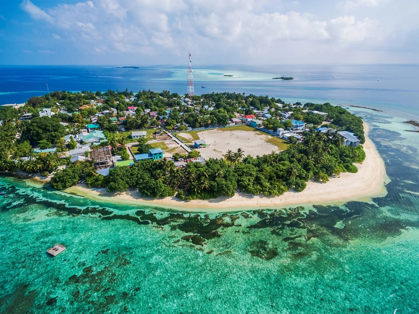 ރަސްދޫގައި "ސީކްރެޓް ލެބެއް": 10 ގެއެއް ރޭޑްކޮށް، މަސްތުވާތަކެއްޗާއި ރާ އުފައްދާ ނެޓްވޯކެއްގެ 9 މީހުން އަތުލައިގަނެފި!