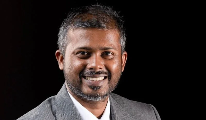 ދައުލަތުގެ ތިން ބާރުގެ އިމާރާތްތަކުގައި ހުޅުޖެހުމުގެ ސުވާލު އުފެއްދި ކުރީގެ ޑެޕިއުޓީ މިނިސްޓަރު ޒިހާން ހައްޔަރުކޮށްފި