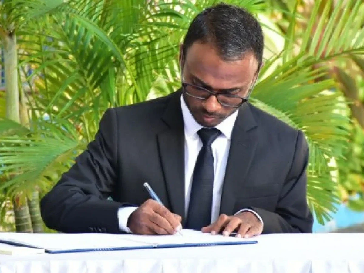 ވަކިކުރަން މަޖިލީހަށް ހުށަހެޅުމާއެކު، ސިވިލް ކޯޓުގެ ފަނޑިޔާރު އިޙްސާން މަގާމުން އިސްތިއުފާ ދެއްވައިފި!