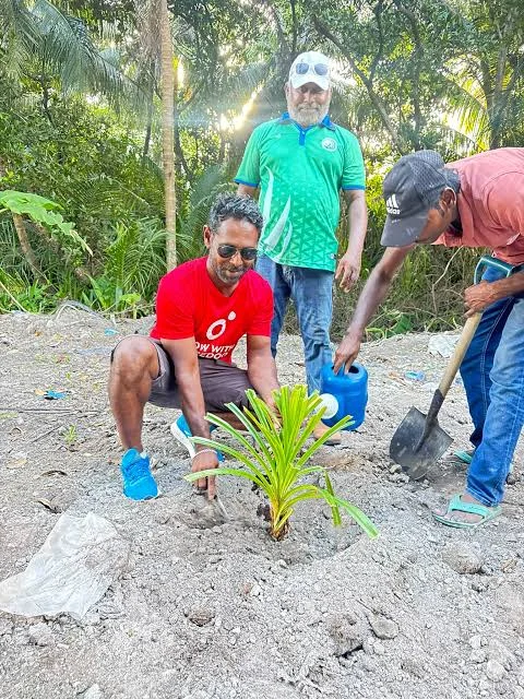 ރާއްޖޭގައި ފުރަތަމަ ފަހަރަށް ކޮފީ ގަހެއް ހައްދައިގެން ރަމްޒީ ތާރީޚީ ކާމިޔާބީއެއް ހާސިލުކޮށްފި!