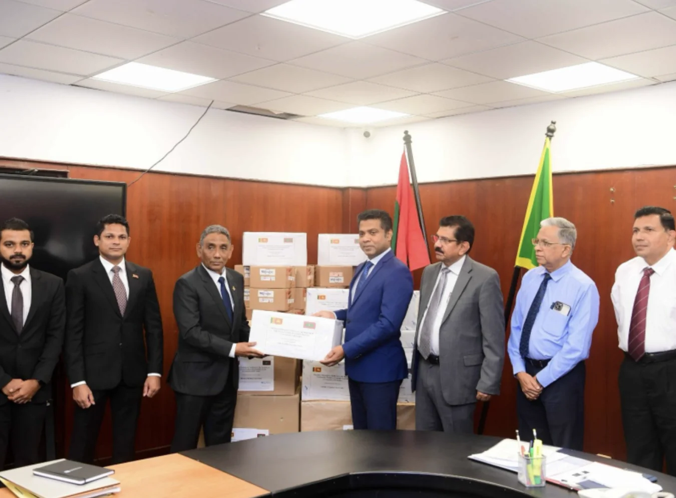 ސްރިލަންކާ ސަރުކާރުން  ފަސްމިލިއަން ރުޕީސްގެ އަސާސީ ބޭސް ރާއްޖެއަށް ހަދިޔާކޮށްފި