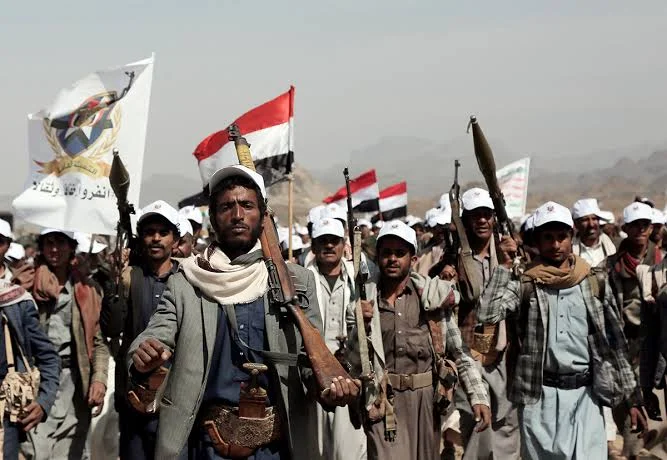 Saudi defense forces intercept and destroy Houthi missile attacks targeting Saudi Arabia and Aden in mid-air!