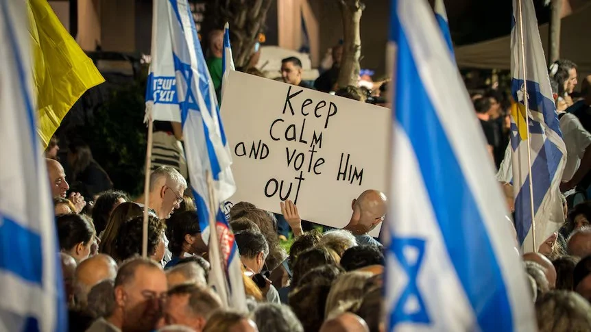 Thousands rally in Tel Aviv against Netanyahu's government ahead of elections!