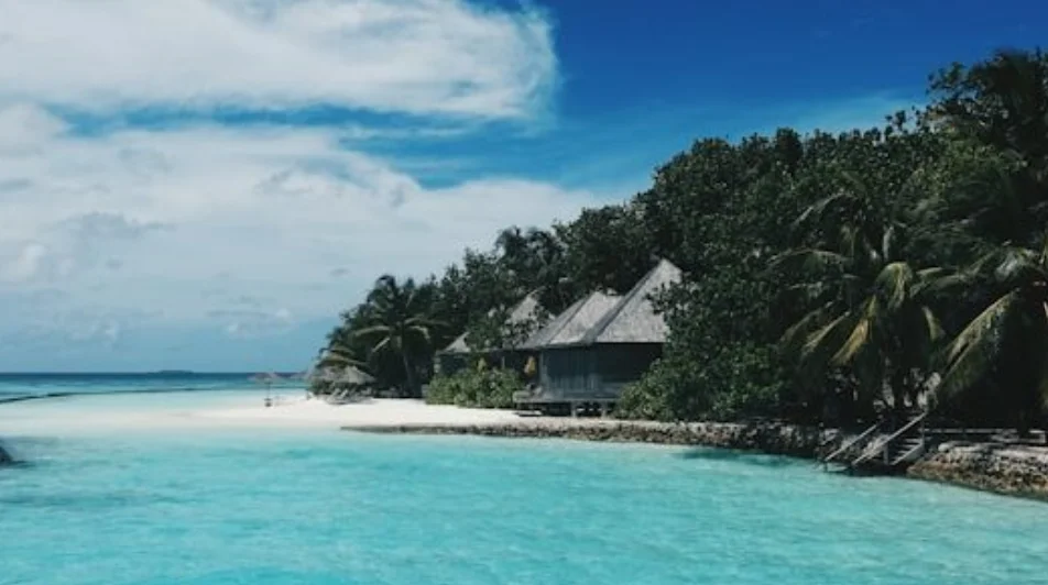 އެއް ދުވަހުގެ ބުކިންގ އާއި ގެއްލޭ ގްރީން ޓެކްސް: ދައުލަތުގެ އާމްދަނީން ތިލަވާ ބޮޑު "ލޫޕްހޯލް"